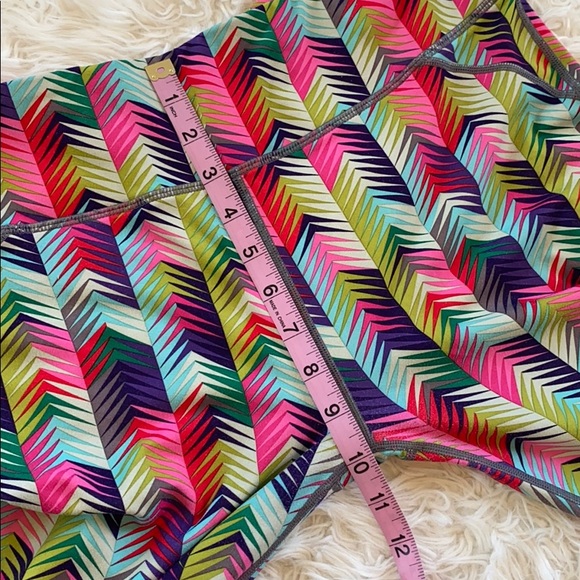 Fabletics colorful geometric print crop leggings L - Picture 15 of 15